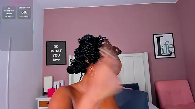 Britanymooree online show from 11-25-25, 07:47