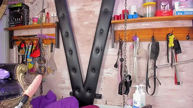 Snapshot of Madame_pain_ chatting on 07-08-26, 12:42 Madame pain online show from 07-08-26, 12:42