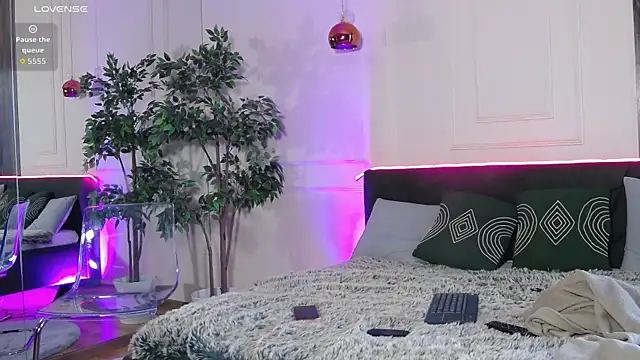 CreamyInkky  online show from 10-30-25, 08:27