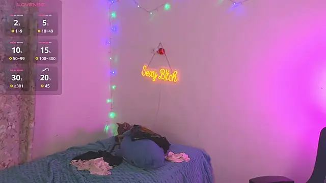 Snapshot of vulgar_wife chatting on 01-12-25, 03:07 vulgar wife online show from 01-12-25, 03:07