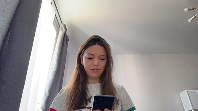 Snapshot of Victoria1Love chatting on 02-20-25, 10:05 Victoria1Love online show from 02-20-25, 10:05