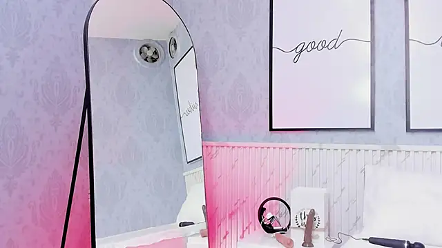 Snapshot of Daphne81_ chatting on 09-10-25, 02:11 Daphne81  online show from 09-10-25, 02:11