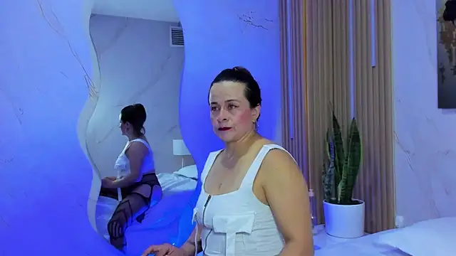 Snapshot of Daphne81_ chatting on 09-23-25, 02:25 Daphne81  online show from 09-23-25, 02:25