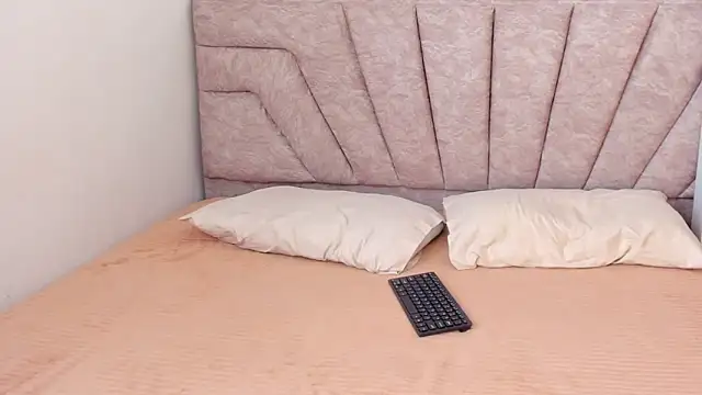 SavannahWildee online show from 03-09-26, 01:26