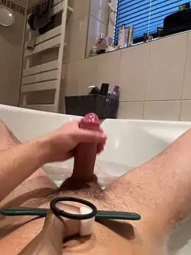 Snapshot of Bigdick0301 chatting on 12-28-24, 02:21 Bigdick0301 online show from 12-28-24, 02:21