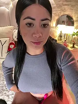 Snapshot of _MadiLee_ chatting on 12-19-24, 02:01  MadiLee  online show from 12-19-24, 02:01