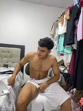 Snapshot of Mentriplex chatting on 12-07-24, 01:47 Mentriplex online show from 12-07-24, 01:47