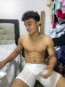 Snapshot of Mentriplex chatting on 12-22-24, 03:44 Mentriplex online show from 12-22-24, 03:44