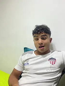 Snapshot of Mentriplex chatting on 02-02-25, 02:38 Mentriplex online show from 02-02-25, 02:38