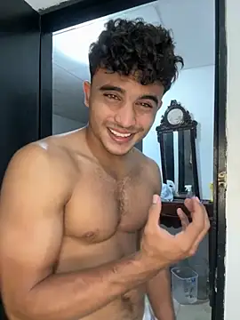 Snapshot of Mentriplex chatting on 10-19-25, 01:39 Mentriplex online show from 10-19-25, 01:39