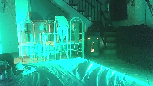 Snapshot of FJcouple chatting on 12-17-24, 05:58 FJcouple online show from 12-17-24, 05:58