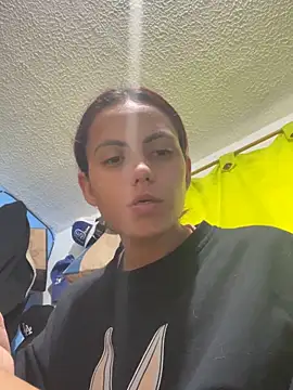 Snapshot of karolainvalentina chatting on 10-27-25, 09:52 karolainvalentina online show from 10-27-25, 09:52