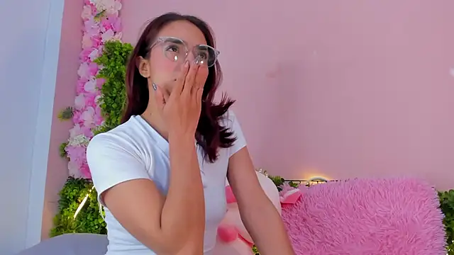 Scarlet Red  online show from 03-08-25, 12:09