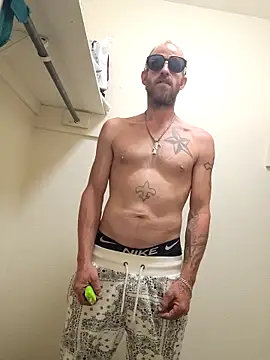 Snapshot of 5g4ever chatting on 10-20-25, 05:19 5g4ever online show from 10-20-25, 05:19