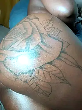 Hugemassivebootie online show from 11-30-25, 05:22