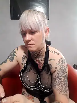 poussichienne online show from 09-15-25, 03:56