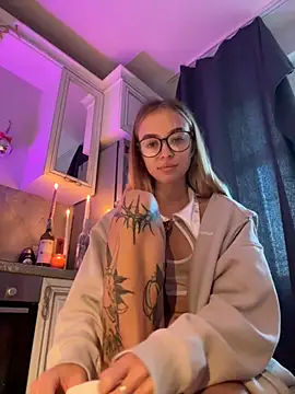 Snapshot of enjoy_my_beauty chatting on 10-08-25, 06:00 enjoy my beauty online show from 10-08-25, 06:00