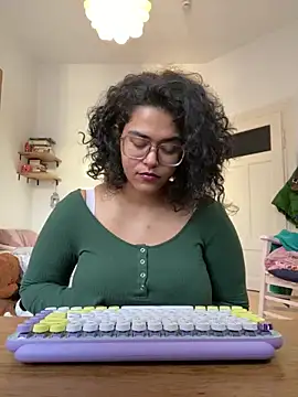 Snapshot of Curvydesifromgermany chatting on 03-03-25, 03:42 Curvydesifromgermany online show from 03-03-25, 03:42