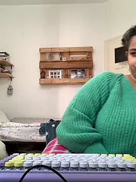 Snapshot of Curvydesifromgermany chatting on 09-15-25, 09:42 Curvydesifromgermany online show from 09-15-25, 09:42