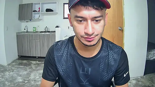 Snapshot of Kevin_Torres chatting on 10-21-25, 09:26 Kevin Torres online show from 10-21-25, 09:26