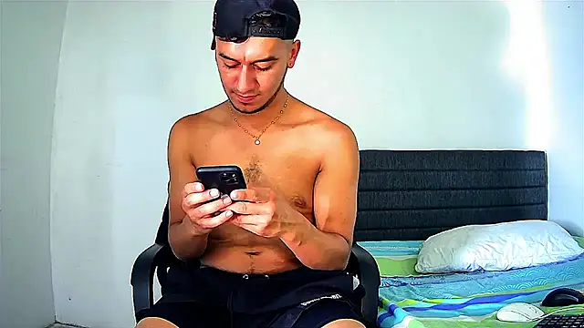 Snapshot of Kevin_Torres chatting on 11-09-25, 08:40 Kevin Torres online show from 11-09-25, 08:40