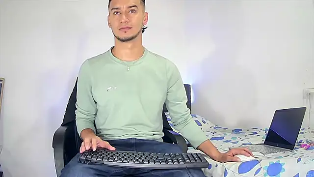 Snapshot of Kevin_Torres chatting on 02-02-26, 03:44 Kevin Torres online show from 02-02-26, 03:44