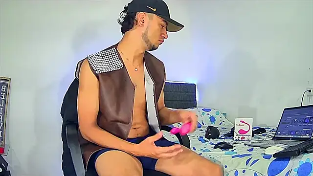 Snapshot of Kevin_Torres chatting on 02-07-26, 11:36 Kevin Torres online show from 02-07-26, 11:36