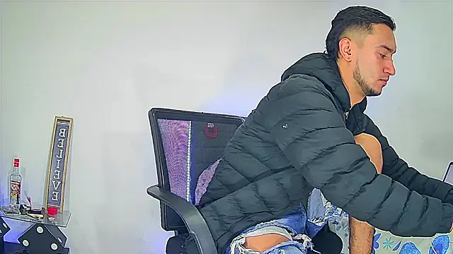 Snapshot of Kevin_Torres chatting on 02-13-26, 02:24 Kevin Torres online show from 02-13-26, 02:24