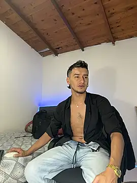 Snapshot of Kevin_Torres chatting on 02-19-26, 11:45 Kevin Torres online show from 02-19-26, 11:45