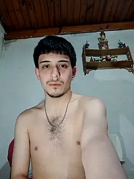 Snapshot of Elvergonn2105 chatting on 10-18-25, 04:48 Elvergonn2105 online show from 10-18-25, 04:48