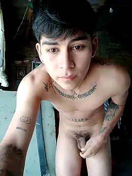 Snapshot of Lukas_strong chatting on 10-11-25, 02:26 Lukas strong online show from 10-11-25, 02:26