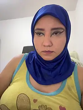 Snapshot of hannahayat chatting on 06-06-26, 01:38 hannahayat online show from 06-06-26, 01:38