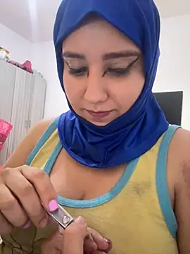 Snapshot of hannahayat chatting on 06-08-26, 03:23 hannahayat online show from 06-08-26, 03:23