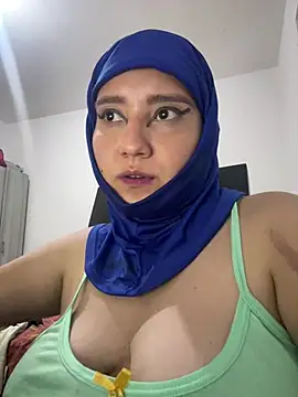 Snapshot of hannahayat chatting on 06-18-26, 12:22 hannahayat online show from 06-18-26, 12:22