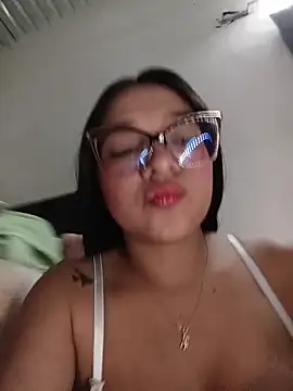 -VICKKY online show from 10-30-25, 02:24