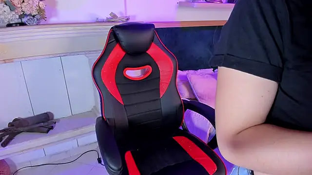 Snapshot of tiffany_becker chatting on 02-13-25, 08:03 tiffany becker online show from 02-13-25, 08:03