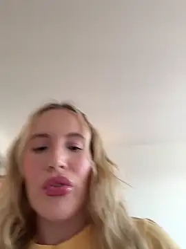 isisxoxx online show from 03-18-26, 03:37