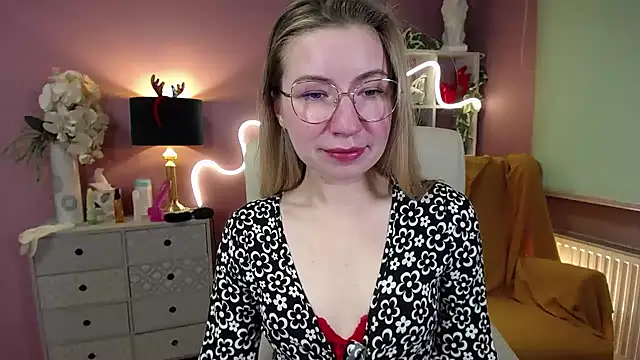 Snapshot of Mia_Tasty chatting on 12-21-24, 08:39 Mia Tasty online show from 12-21-24, 08:39