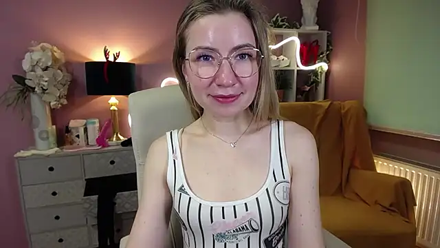 Snapshot of Mia_Tasty chatting on 12-23-24, 12:19 Mia Tasty online show from 12-23-24, 12:19