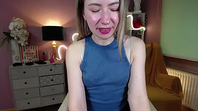 Snapshot of Mia_Tasty chatting on 01-23-25, 10:43 Mia Tasty online show from 01-23-25, 10:43