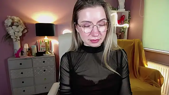 Snapshot of Mia_Tasty chatting on 02-08-25, 11:33 Mia Tasty online show from 02-08-25, 11:33