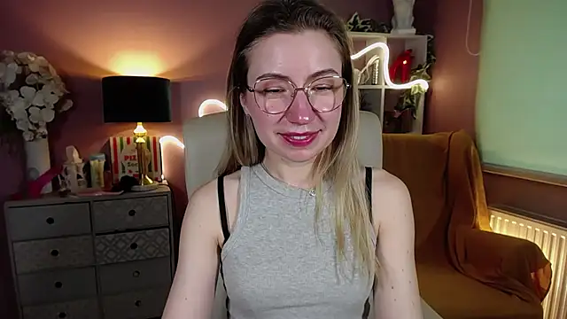 Snapshot of Mia_Tasty chatting on 02-15-25, 07:49 Mia Tasty online show from 02-15-25, 07:49