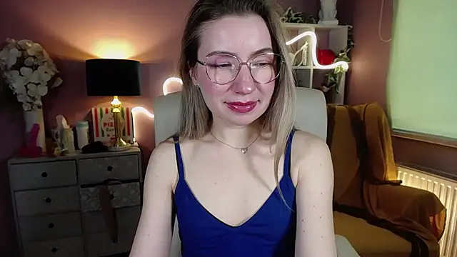 Snapshot of Mia_Tasty chatting on 02-17-25, 10:51 Mia Tasty online show from 02-17-25, 10:51