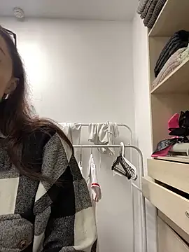 Snapshot of AnaWest chatting on 10-05-25, 06:23 AnaWest online show from 10-05-25, 06:23