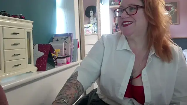 NikiDeeOfficial online show from 12-16-25, 12:10