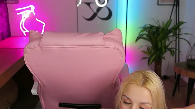 Crystal Barbie online show from 03-05-25, 01:52