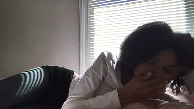 Snapshot of loveofbea chatting on 05-22-26, 04:01 loveofbea online show from 05-22-26, 04:01