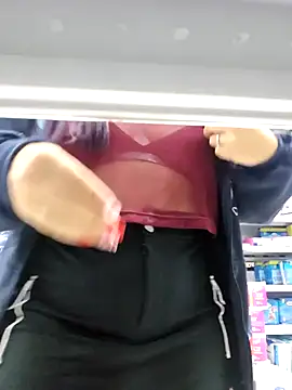 Snapshot of Blushing_Katy chatting on 01-07-25, 12:13 Blushing Katy online show from 01-07-25, 12:13