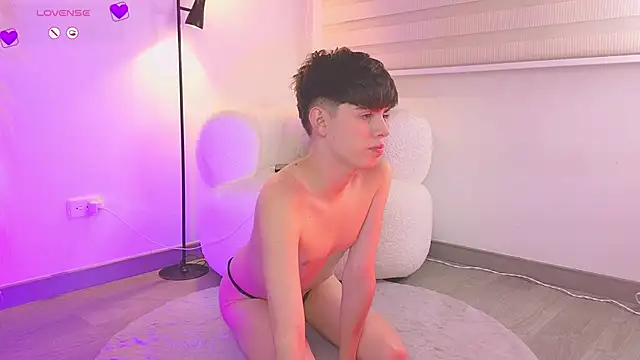 Snapshot of sebbyrose chatting on 12-13-24, 02:43 sebbyrose online show from 12-13-24, 02:43
