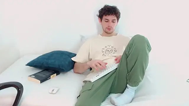 Elio555 online show from 12-12-24, 06:31